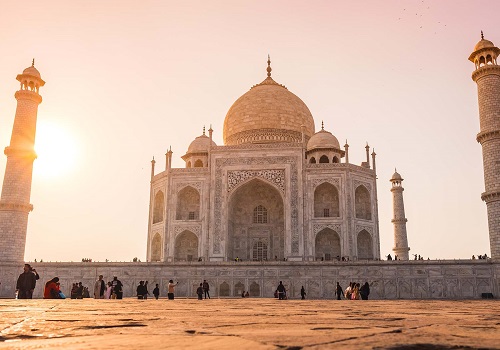 Sunrise Taj Mahal Tour By Car From Delhi